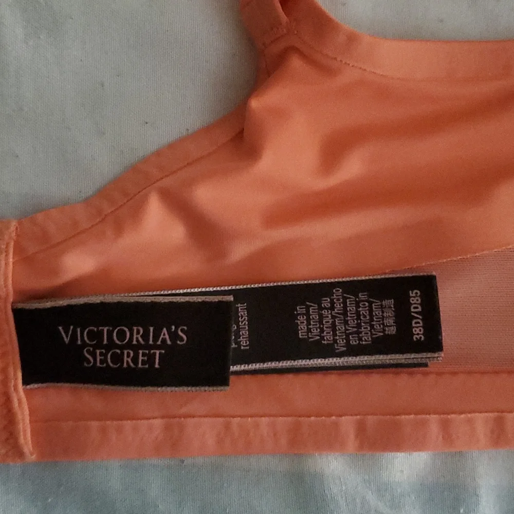 Bras - Picture 2 of 7